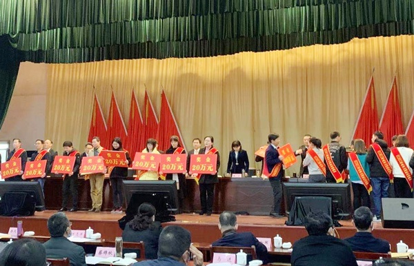 1615427437108054.jpg 南昌市政建設(shè)集團獲青山湖區(qū)2020年度企業(yè)納稅貢獻超千萬元獎6002.jpg