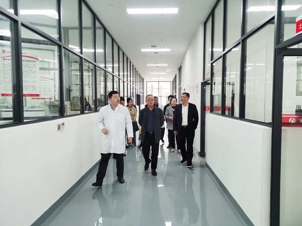 1616490843891264.jpg 青云譜區(qū)政協(xié)黨組副書(shū)記陳忠良南昌市政建設(shè)集團(tuán)轉(zhuǎn)作風(fēng)優(yōu)環(huán)境陽(yáng)光驛道走訪6002.jpg