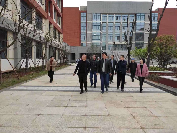 1616547630949131.jpg 進(jìn)賢縣委副書(shū)記縣長(zhǎng)葉修堂調(diào)研進(jìn)賢縣基礎(chǔ)教育提升改造工程項(xiàng)目6001.jpg