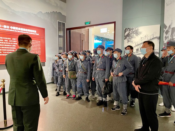 1618795379432612.jpg 南昌市政建設(shè)集團(tuán)組織黨員干部上井岡山開展黨史學(xué)習(xí)教育6006.jpg