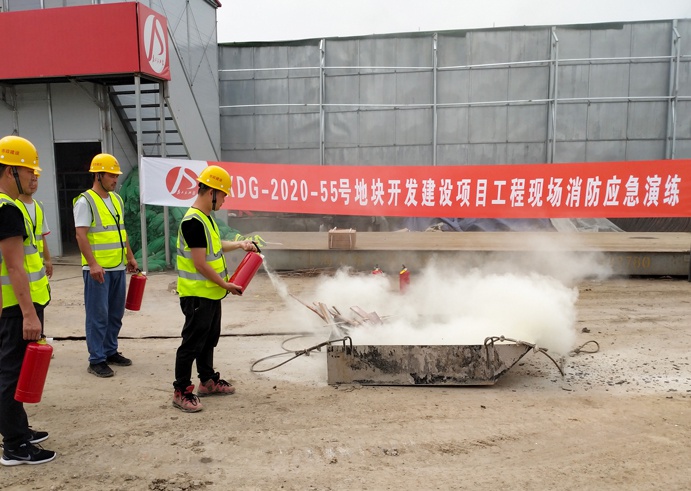 1623916297144423.jpg 無錫XDG-2020-55號(hào)地塊開發(fā)建設(shè)項(xiàng)目部開展消防應(yīng)急演練691.jpg