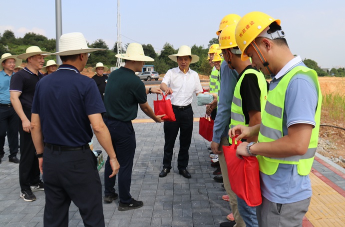 1627616628859016.jpg 市政公用集團(tuán)萬義輝視察綠色建筑產(chǎn)業(yè)園6913.jpg