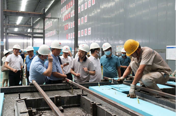 1629945343834626.jpg 南昌市人大常委會黨組成員副主任楊保根蒞臨市政遠大公司調研考察6911.jpg