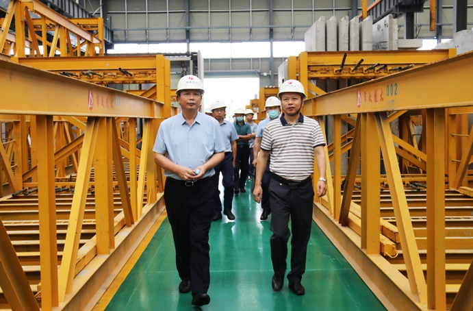 1629945366958045.jpg 南昌市人大常委會黨組成員副主任楊保根蒞臨市政遠大公司調研考察6912.jpg