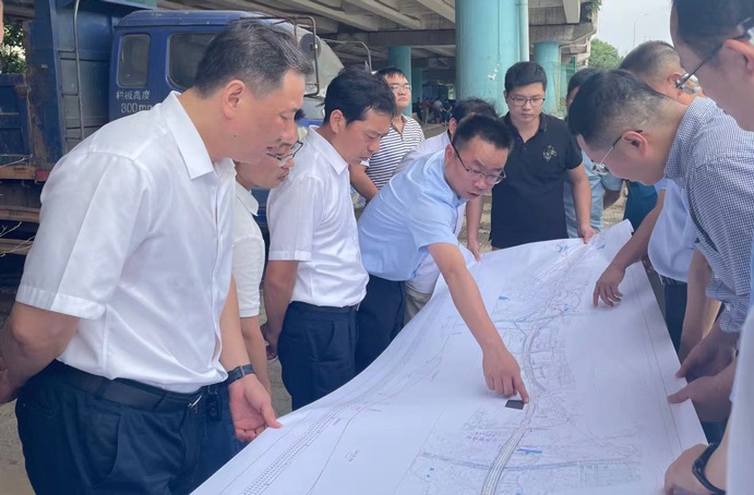 1631081853873675.jpg 市政公用集團(tuán)黨委副書記總經(jīng)理萬(wàn)義輝蒞臨S49提升改造工程項(xiàng)目檢查指導(dǎo)6911.jpg