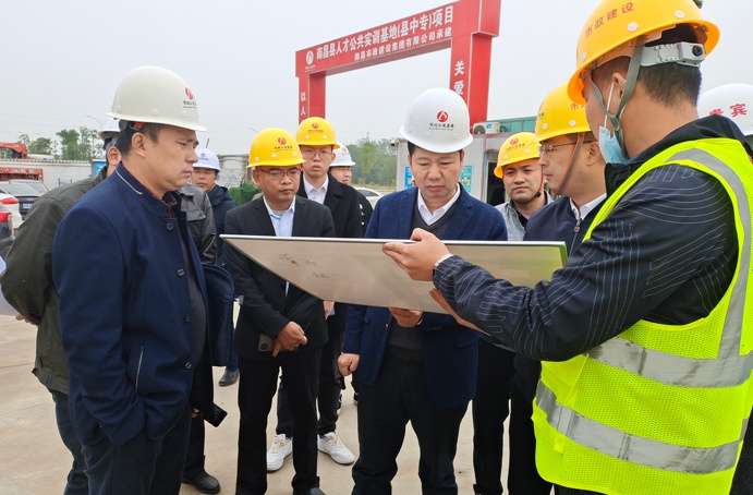 1635316038610042.jpg 南昌縣人大常委會副主任劉玉蒞臨南昌縣人才公共實訓基地(縣中專)項目檢查指導691.jpg