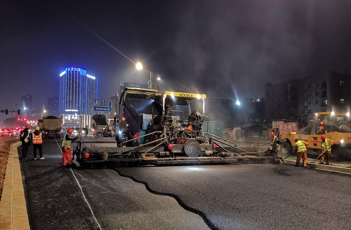 1643425668651177.jpg 洛陽(yáng)東路綜合改造工程項(xiàng)目部抓住晴好天氣全力以赴沖刺全年目標(biāo)任務(wù)691.jpg