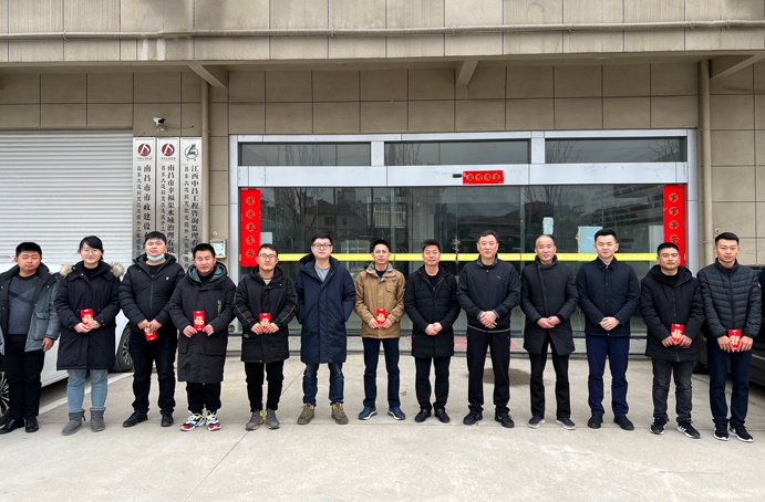 1644215957816025.jpg 南昌市政建設(shè)集團(tuán)除夕慰問各項(xiàng)目值班職工691.jpg