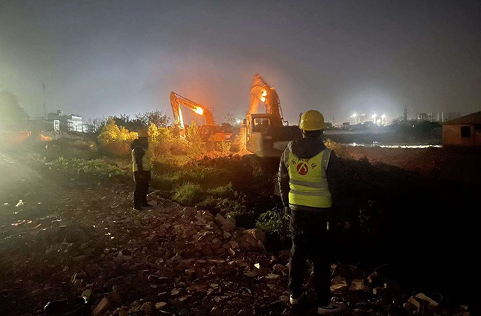 1649292872416472.jpg 清明假期 他們堅(jiān)守項(xiàng)目建設(shè)一線2.jpg