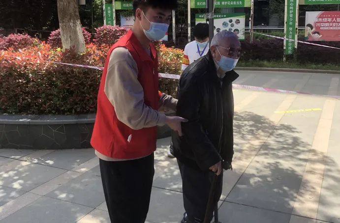 1649900477472047.jpg 市政建設(shè)再出發(fā) 助力社區(qū)核酸檢測6913.jpg