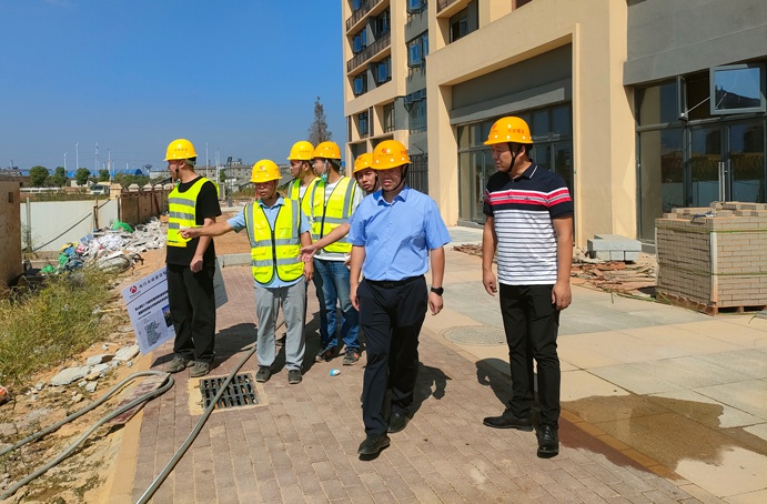 領(lǐng)導班子深入掛點項目督導項目建設和安全生產(chǎn)