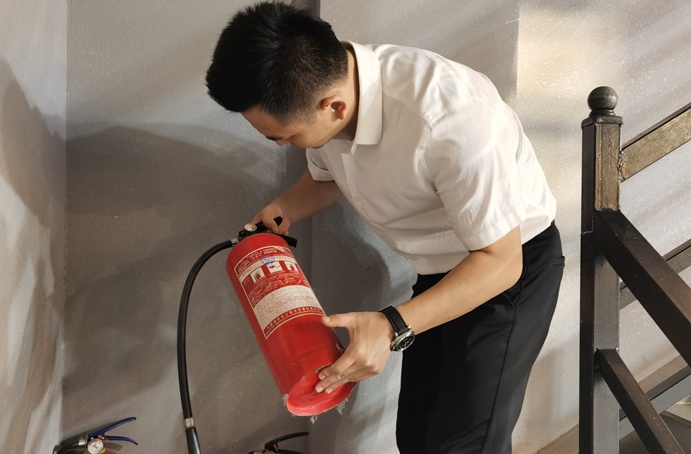 領(lǐng)導班子深入掛點項目督導項目建設和安全生產(chǎn)