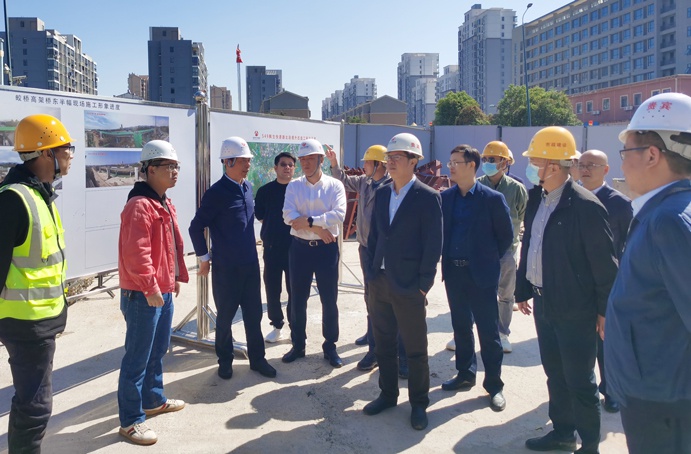 市政公用集團(tuán)萬(wàn)義輝深入S49楓生快速路提升改造工程督導(dǎo) 市政公用集團(tuán)萬(wàn)義輝深入S49楓生快速路提升改造工程督導(dǎo)