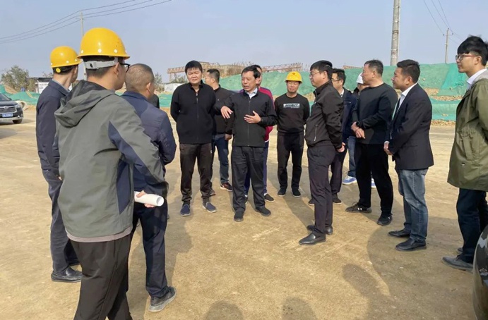 市政公用集團(tuán)萬(wàn)義輝深入朱橋東路綜合管廊及基礎(chǔ)設(shè)施建設(shè)工程、昌東三路道路建設(shè)工程檢查指導(dǎo)