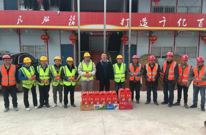 黨委副書記、總經(jīng)理王海龍深入贛州谷山公寓項(xiàng)目開展春節(jié)慰問(wèn)