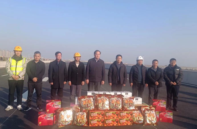 南昌縣縣委書記陳翔到小藍大道快速化新建項目現(xiàn)場調研慰問