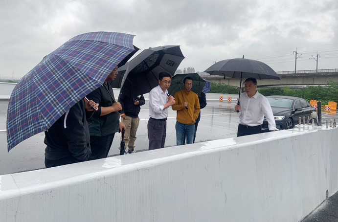 徐旭前往南昌縣河洲路項目、小藍大道快速化項目調研pg