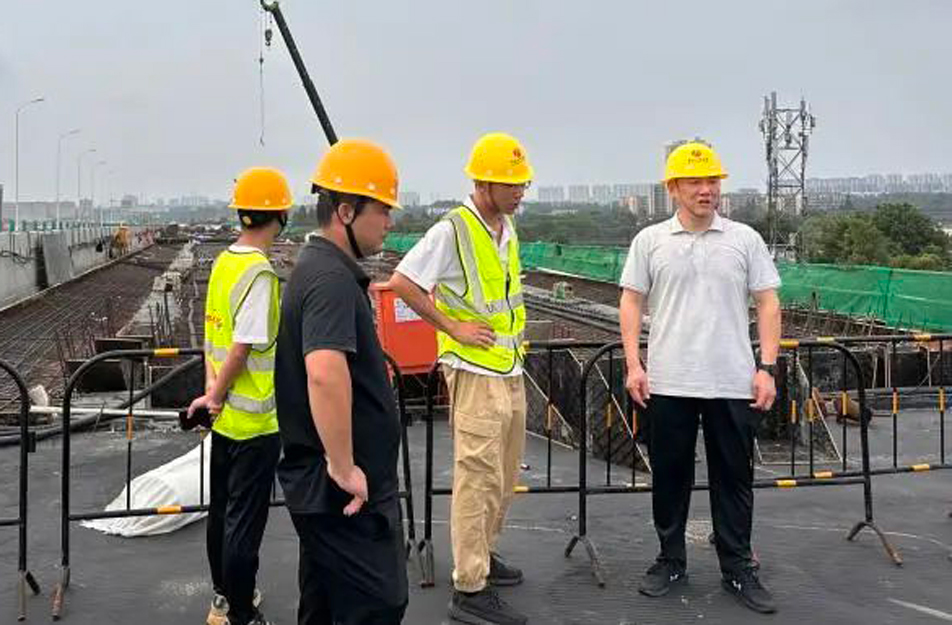 黨委書記、董事長徐旭前往S49楓生快速路北段提升改造工程調研指導