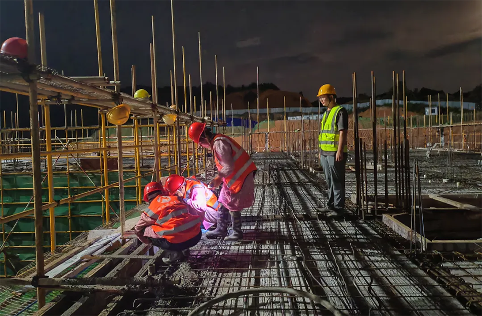 贛州稀金科創(chuàng)城中等職業(yè)技術(shù)學(xué)校項(xiàng)目全力沖刺 確保秋季新學(xué)期交付 贛州稀金科創(chuàng)城中等職業(yè)技術(shù)學(xué)校項(xiàng)目全力沖刺 確保秋季新學(xué)期交付