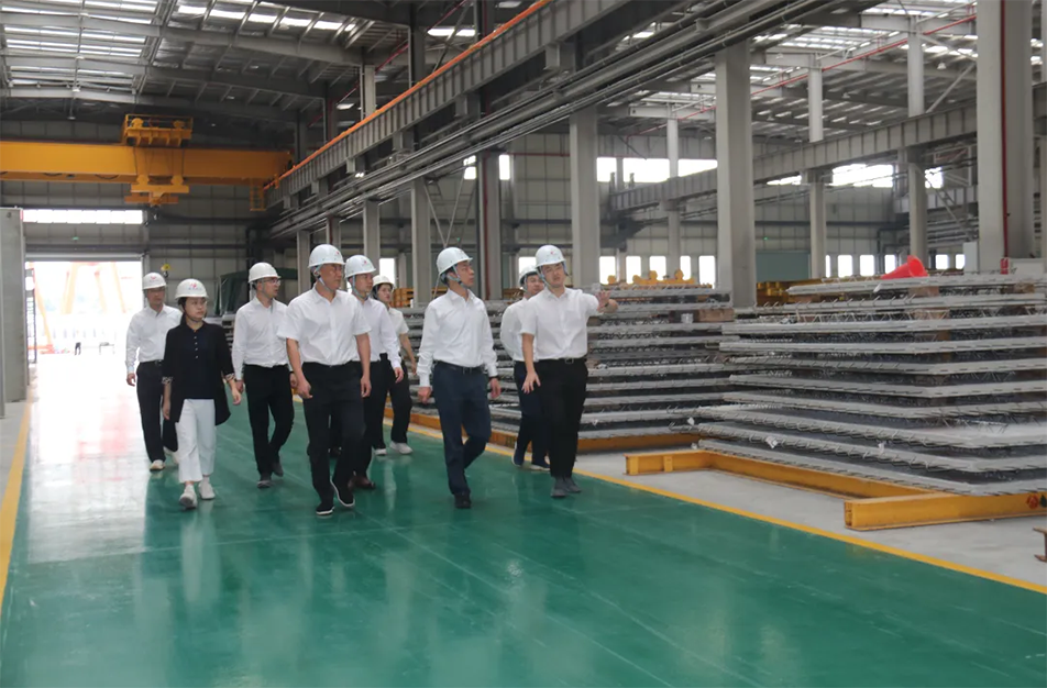 市政公用集團黨委書記、董事長萬義輝到市政綠色建材科技產(chǎn)業(yè)園調(diào)研指導投產(chǎn)前工作