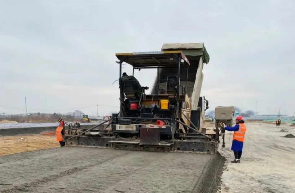 市政建設(shè)重點(diǎn)工程攻堅(jiān)｜云翔大道路基填方85%與廣州路東延北半幅通車(chē)沖刺