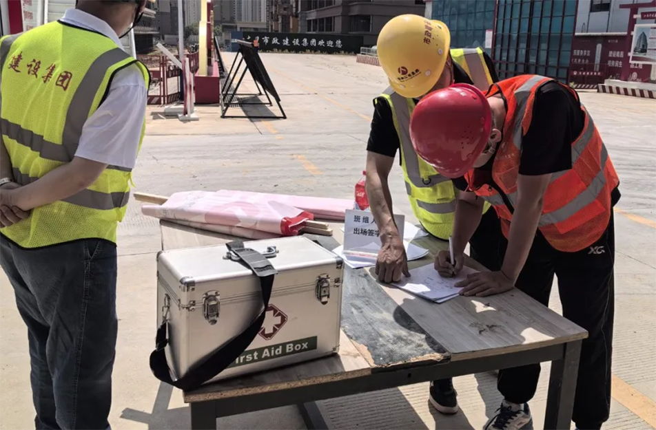 南昌市政建設(shè)集團(tuán)開(kāi)展年中質(zhì)量安全大檢查 16個(gè)項(xiàng)目發(fā)現(xiàn)18項(xiàng)優(yōu)秀實(shí)踐